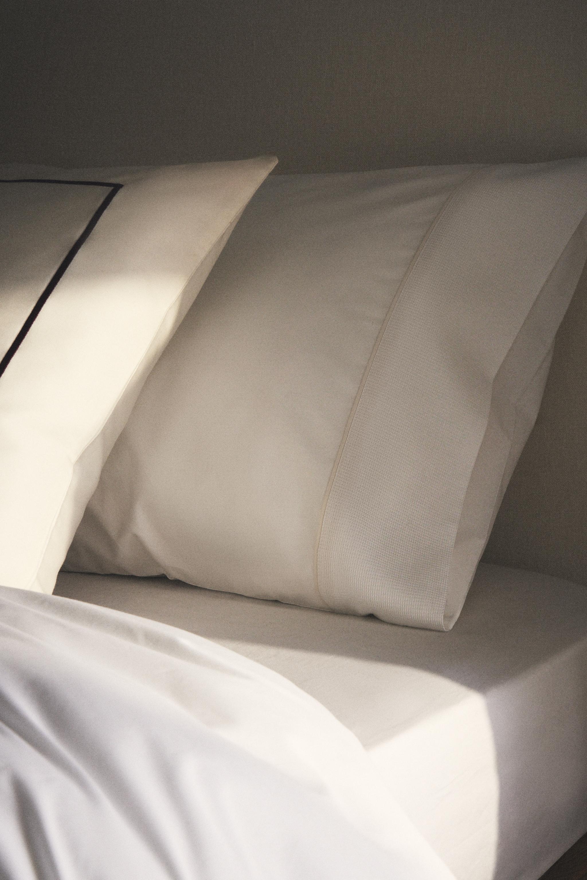 PIQUÉ PIPING PILLOWCASE